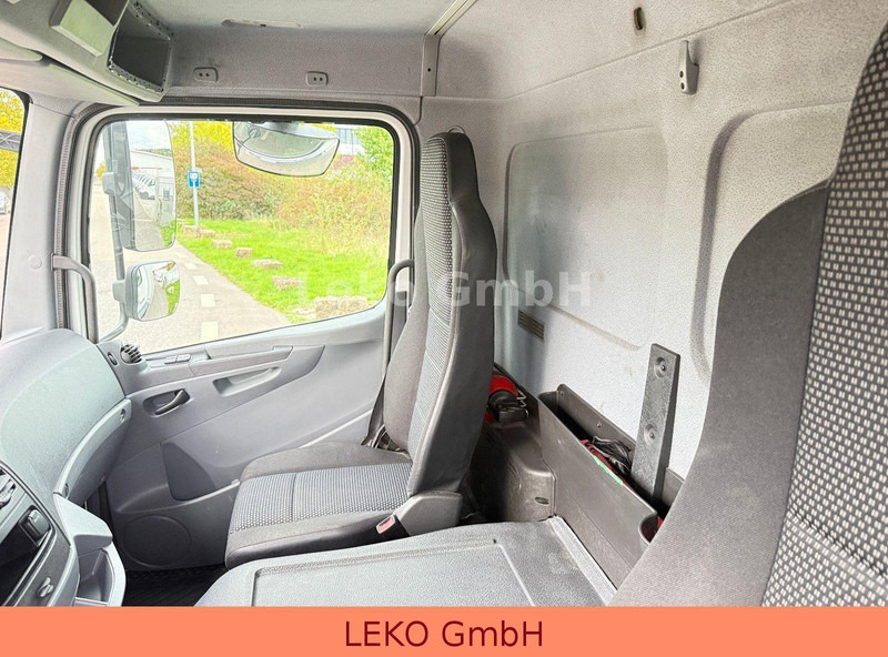 Hűtős teherautó Mercedes-Benz Axor 1824: 18 kép. Hűtős teherautó Mercedes-Benz Axor 1824: 18 kép.