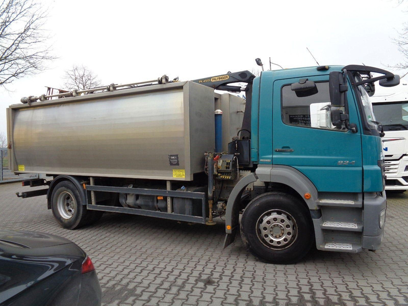 Mercedes-Benz Axor 1824 Tipper Crane Palfinger PK 4501 - Billenőplatós teherautó, Darus autó: 2 kép. Mercedes-Benz Axor 1824 Tipper Crane Palfinger PK 4501 - Billenőplatós teherautó, Darus autó: 2 kép.