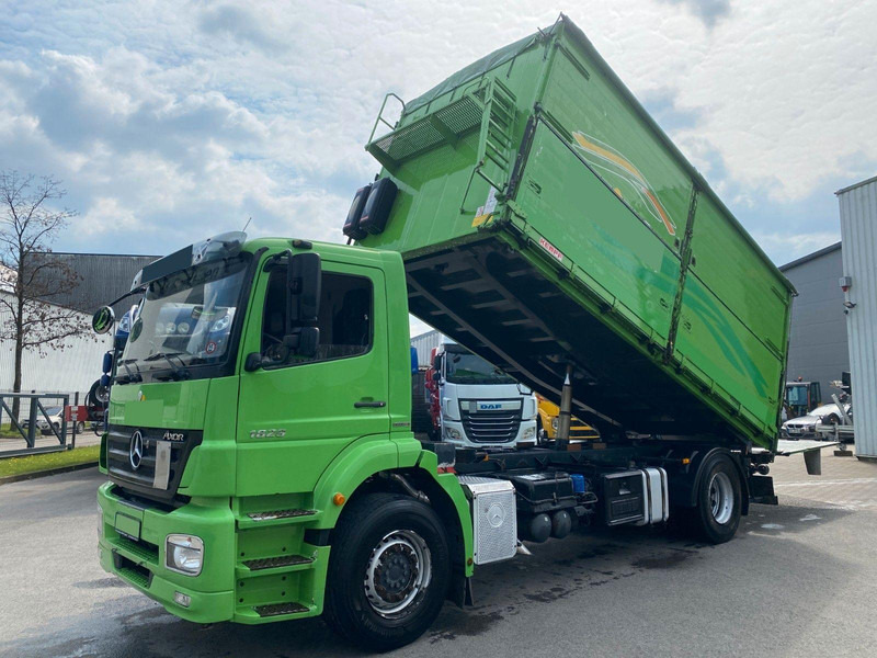 Mercedes-Benz Axor 1829 Tipper - Billenőplatós teherautó: 5 kép. Mercedes-Benz Axor 1829 Tipper - Billenőplatós teherautó: 5 kép.