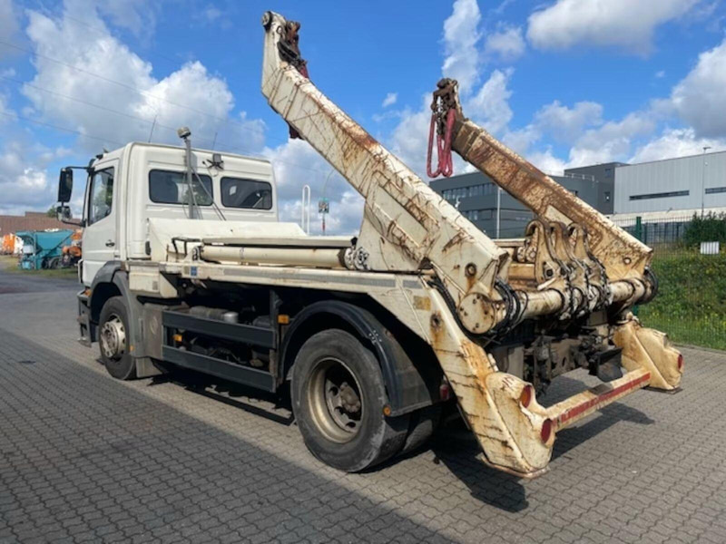 Mercedes-Benz Axor 1833 - Meiller AK12LT Absetzkipper - Konténerszállító: 4 kép. Mercedes-Benz Axor 1833 - Meiller AK12LT Absetzkipper - Konténerszállító: 4 kép.