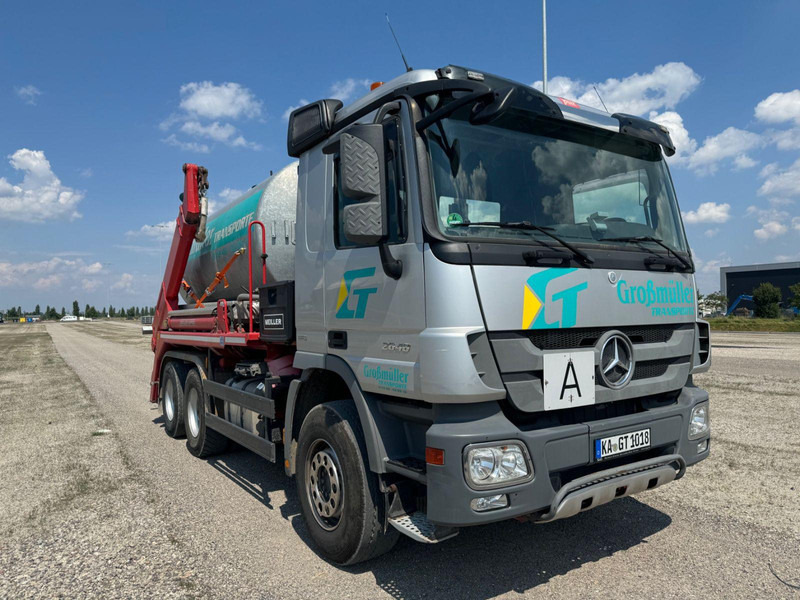 Mercedes-Benz MP 3 2648,6x4,voll-blatt-gefedert,Absetzer - Konténerszállító: 2 kép. Mercedes-Benz MP 3 2648,6x4,voll-blatt-gefedert,Absetzer - Konténerszállító: 2 kép.