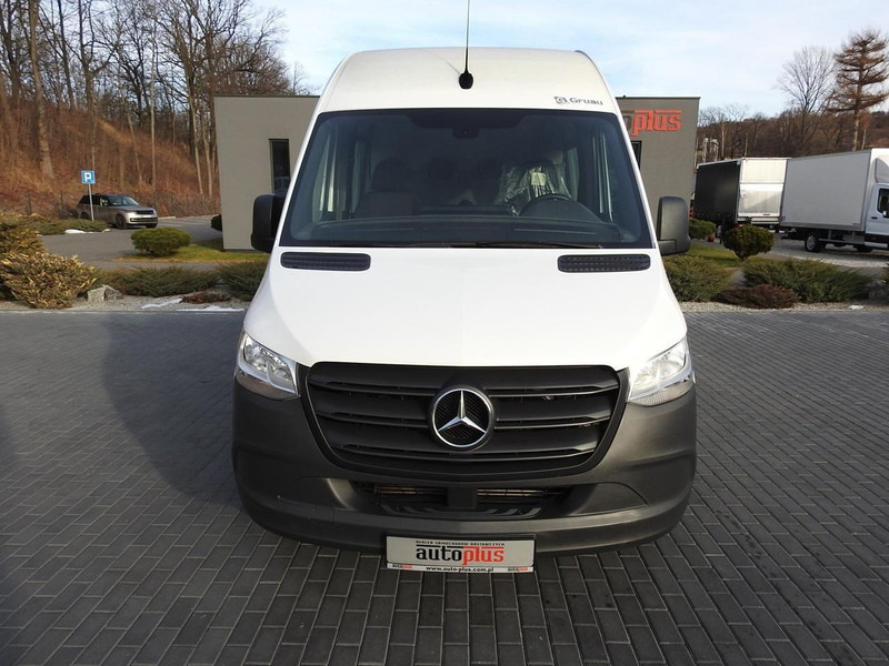 Mercedes-Benz SPRINTER 314 FURGON BRYGADÓWKA 6 MIEJSC TEMPOMAT KLIMATYZACJA - Minibusz, Kisbusz: 5 kép. Mercedes-Benz SPRINTER 314 FURGON BRYGADÓWKA 6 MIEJSC TEMPOMAT KLIMATYZACJA - Minibusz, Kisbusz: 5 kép.