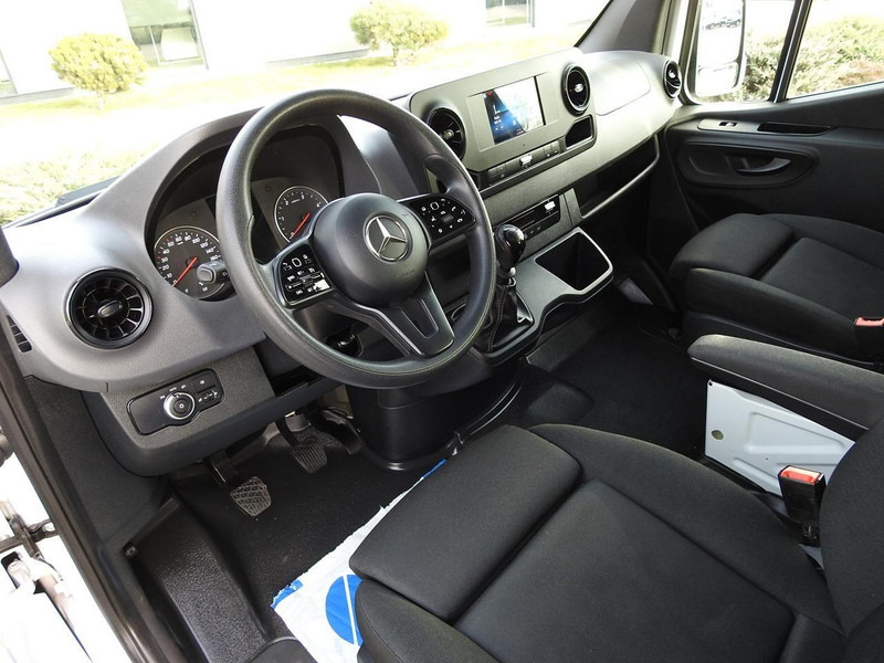 Mercedes-Benz SPRINTER 314 FURGON BRYGADÓWKA 6 MIEJSC TEMPOMAT KLIMATYZACJA - Minibusz, Kisbusz: 2 kép. Mercedes-Benz SPRINTER 314 FURGON BRYGADÓWKA 6 MIEJSC TEMPOMAT KLIMATYZACJA - Minibusz, Kisbusz: 2 kép.