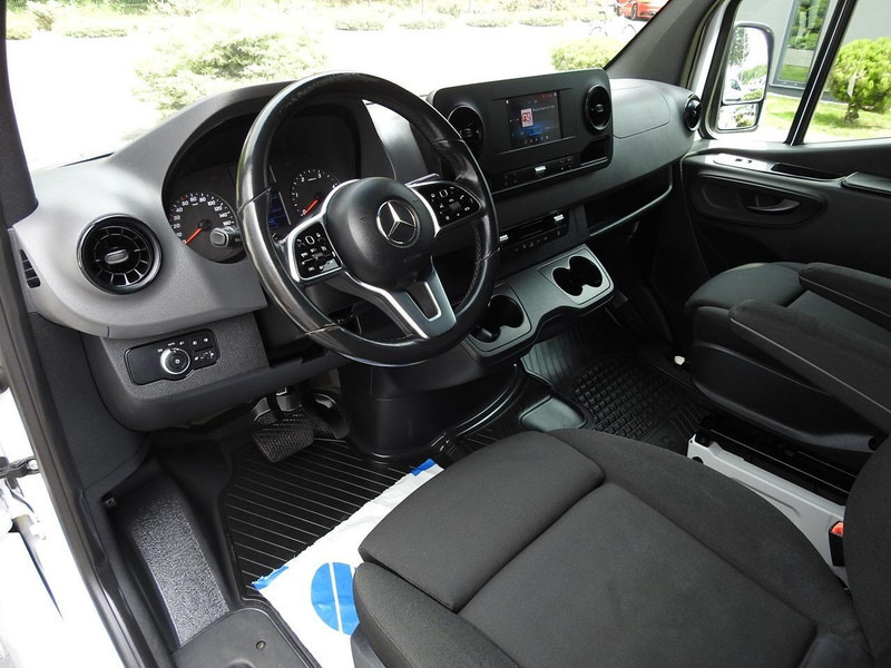 Mercedes-Benz SPRINTER FURGON BRYGADÓWKA 5 MIEJSC TEMPOMAT NAWIGACJA KLIMATYZ - Minibusz, Kisbusz: 2 kép. Mercedes-Benz SPRINTER FURGON BRYGADÓWKA 5 MIEJSC TEMPOMAT NAWIGACJA KLIMATYZ - Minibusz, Kisbusz: 2 kép.