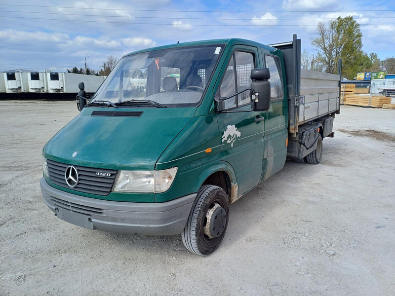 Mercedes-Benz Sprinter 412d Tipper - Billenőplatós teherautó: 2 kép. Mercedes-Benz Sprinter 412d Tipper - Billenőplatós teherautó: 2 kép.