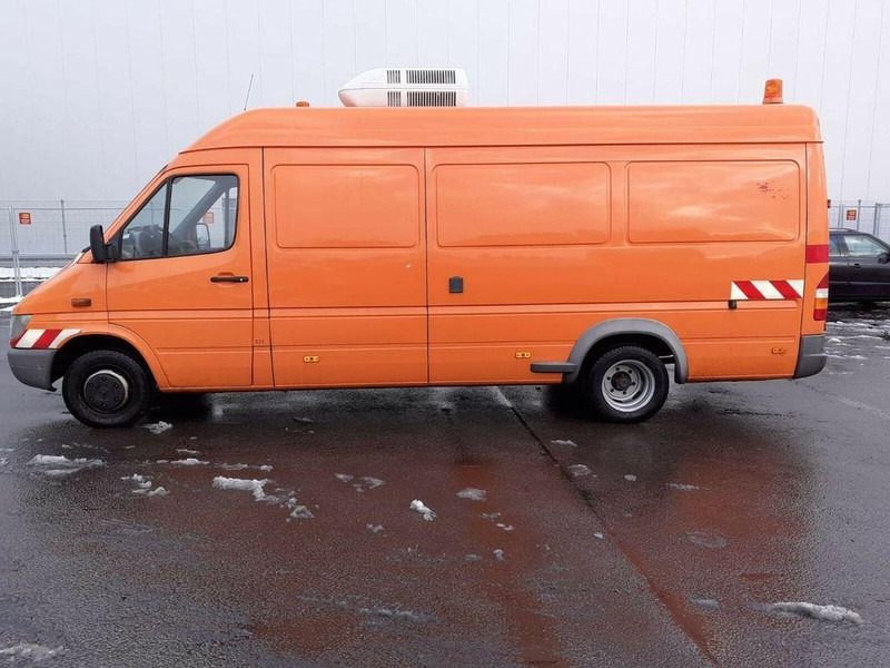 Mercedes-Benz Sprinter 413 - Szippantós autó: 5 kép. Mercedes-Benz Sprinter 413 - Szippantós autó: 5 kép.