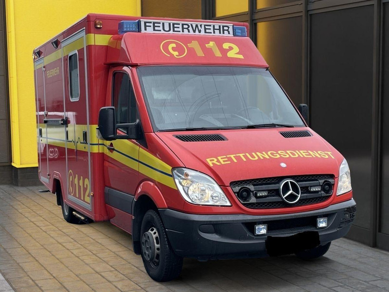 Mercedes-Benz Sprinter 516 CDI Ambulance car - Mentőautó: 2 kép. Mercedes-Benz Sprinter 516 CDI Ambulance car - Mentőautó: 2 kép.