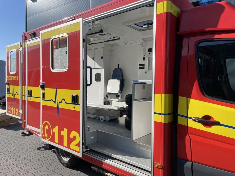 Mercedes-Benz Sprinter 516 CDI Ambulance car - Mentőautó: 5 kép. Mercedes-Benz Sprinter 516 CDI Ambulance car - Mentőautó: 5 kép.