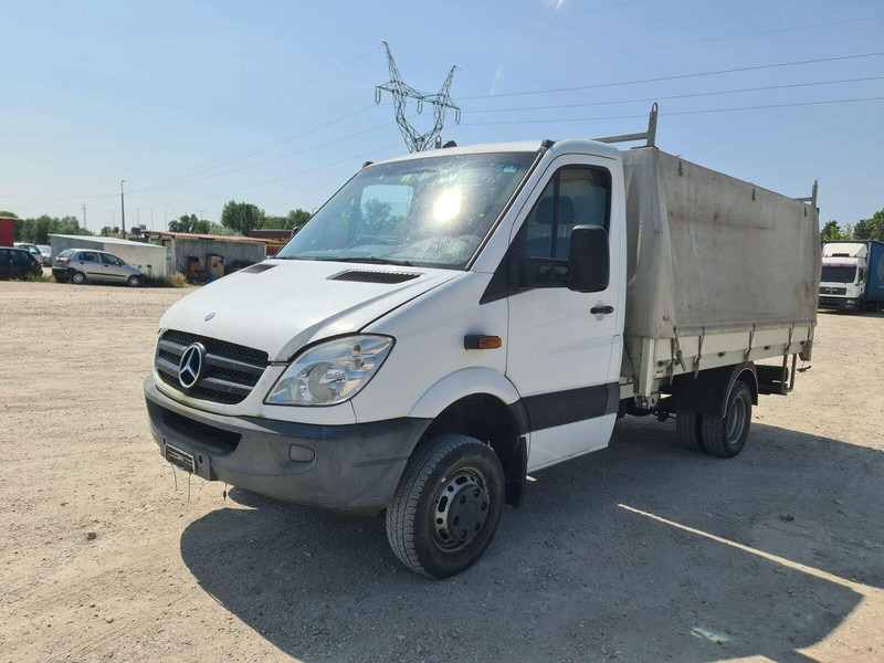 Mercedes-Benz Sprinter 519 CDi 4x4x - Pritsche+Plane - Ponyvás kisteherautó: 3 kép. Mercedes-Benz Sprinter 519 CDi 4x4x - Pritsche+Plane - Ponyvás kisteherautó: 3 kép.