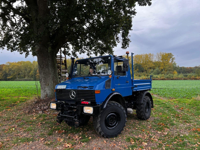 Mercedes-Benz Unimog 427 Platós hókotrócs - Rotációs kapa: 2 kép. Mercedes-Benz Unimog 427 Platós hókotrócs - Rotációs kapa: 2 kép.