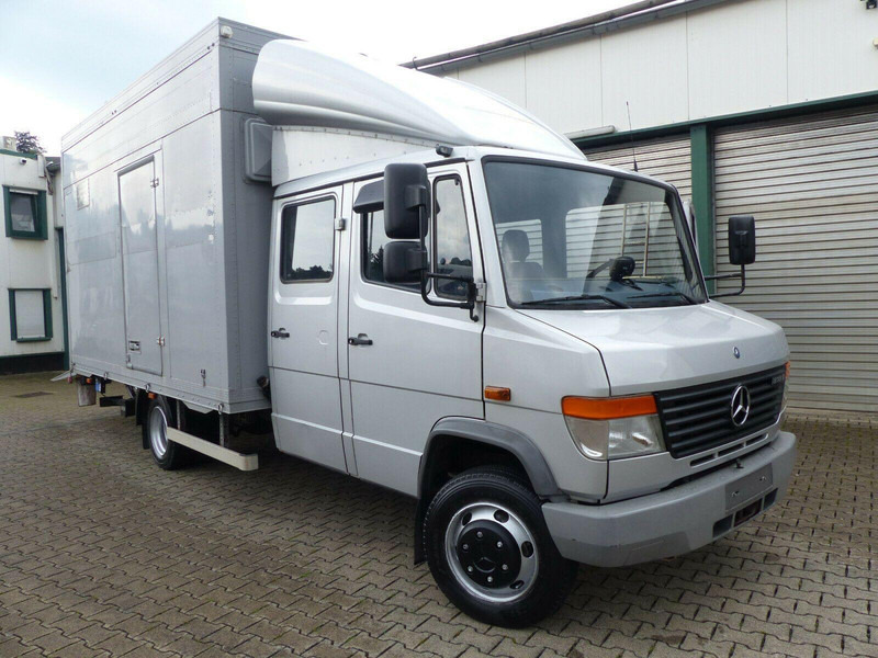 Mercedes-Benz Vario 818 Doka horse transporter + Tail lift - Lószállító kamion: 2 kép. Mercedes-Benz Vario 818 Doka horse transporter + Tail lift - Lószállító kamion: 2 kép.