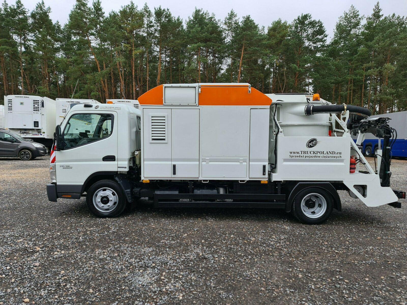 Mitsubishi CANTER Szippantóskocsi - Szippantós autó: 3 kép. Mitsubishi CANTER Szippantóskocsi - Szippantós autó: 3 kép.
