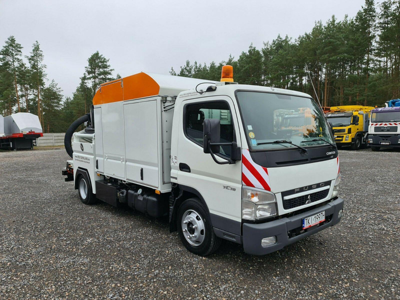 Mitsubishi CANTER Szippantóskocsi - Szippantós autó: 1 kép. Mitsubishi CANTER Szippantóskocsi - Szippantós autó: 1 kép.