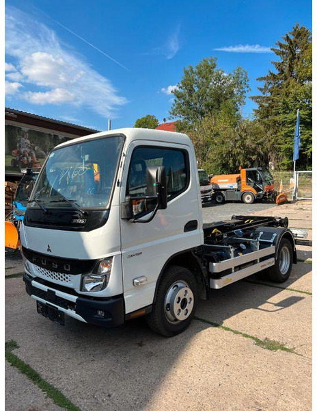 Mitsubishi Fuso Canter 6S15 - Horgos rakodó teherautó: 1 kép. Mitsubishi Fuso Canter 6S15 - Horgos rakodó teherautó: 1 kép.