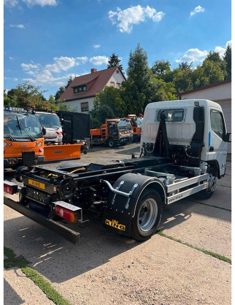 Mitsubishi Fuso Canter 6S15 - Horgos rakodó teherautó: 3 kép. Mitsubishi Fuso Canter 6S15 - Horgos rakodó teherautó: 3 kép.