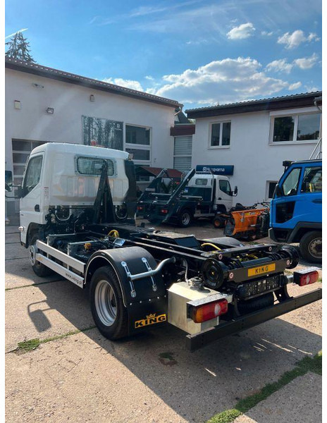 Mitsubishi Fuso Canter 6S15 - Horgos rakodó teherautó: 4 kép. Mitsubishi Fuso Canter 6S15 - Horgos rakodó teherautó: 4 kép.