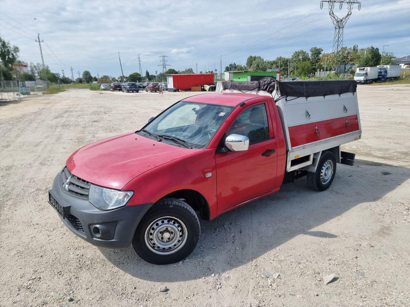 Mitsubishi L200 2,5 d - 3 sided Tipper - Billenőplatós kisteherautó: 2 kép. Mitsubishi L200 2,5 d - 3 sided Tipper - Billenőplatós kisteherautó: 2 kép.