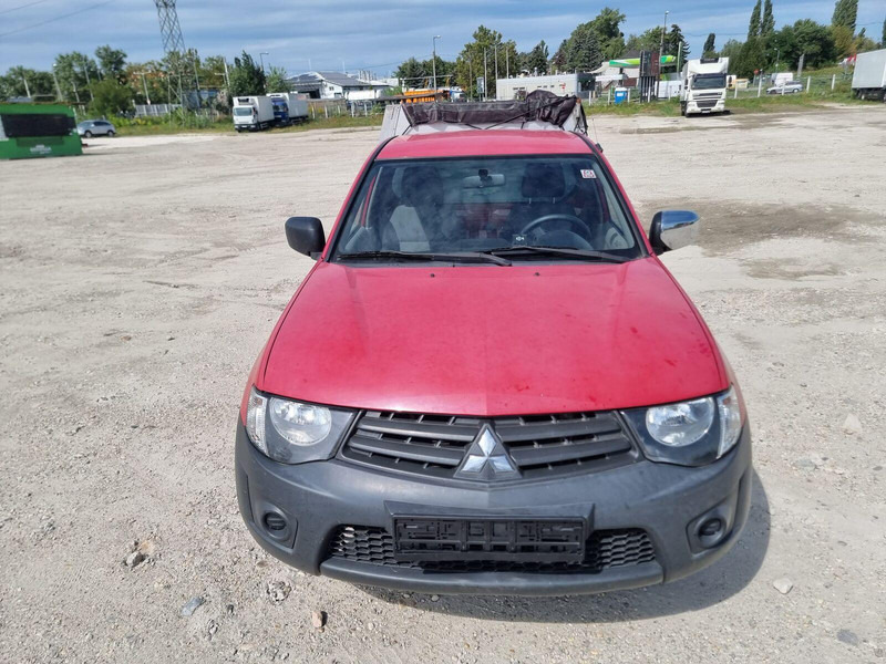Mitsubishi L200 2,5 d - 3 sided Tipper - Billenőplatós kisteherautó: 3 kép. Mitsubishi L200 2,5 d - 3 sided Tipper - Billenőplatós kisteherautó: 3 kép.
