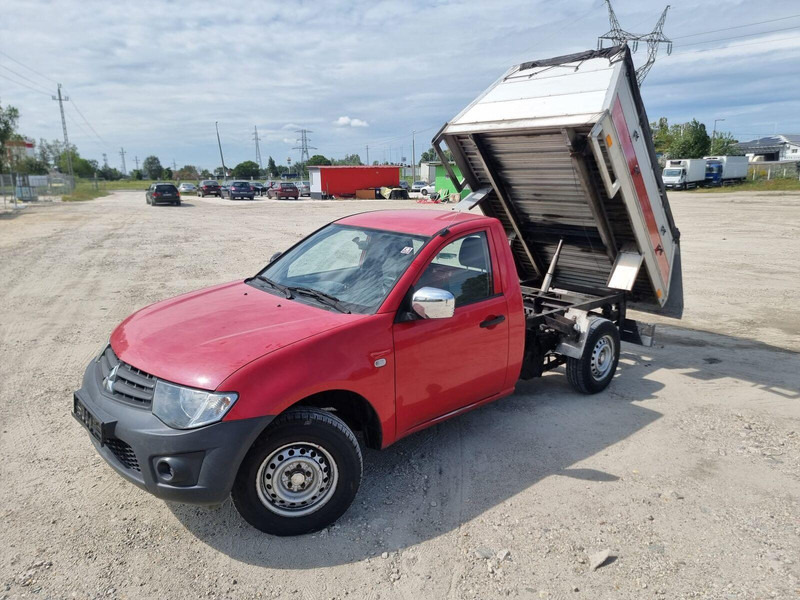 Mitsubishi L200 2,5 d - 3 sided Tipper - Billenőplatós kisteherautó: 4 kép. Mitsubishi L200 2,5 d - 3 sided Tipper - Billenőplatós kisteherautó: 4 kép.