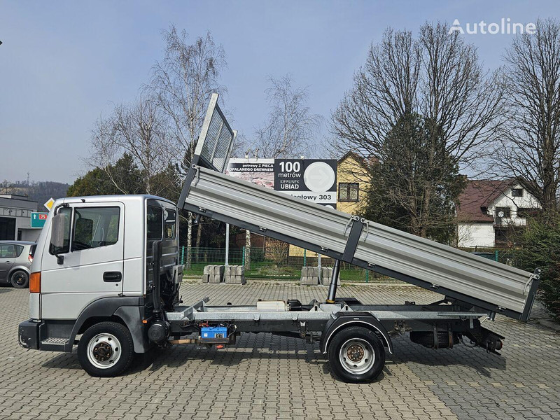 Nissan Atleon 35.110 3 way tipper - Billenőplatós kisteherautó: 3 kép. Nissan Atleon 35.110 3 way tipper - Billenőplatós kisteherautó: 3 kép.