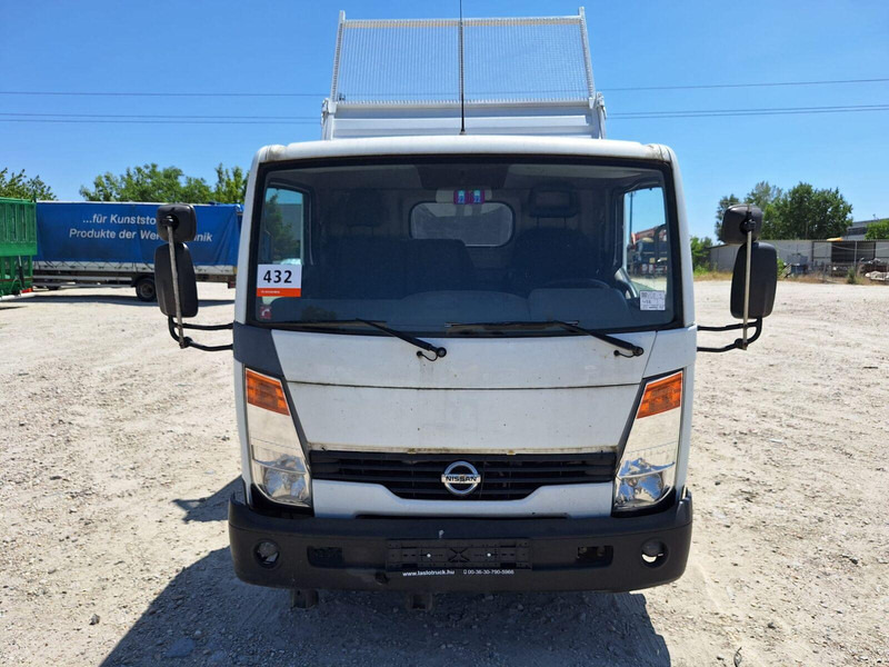 Nissan Cabstar 2,5 TDi - 3 sided Tipper - Billenőplatós kisteherautó: 3 kép. Nissan Cabstar 2,5 TDi - 3 sided Tipper - Billenőplatós kisteherautó: 3 kép.