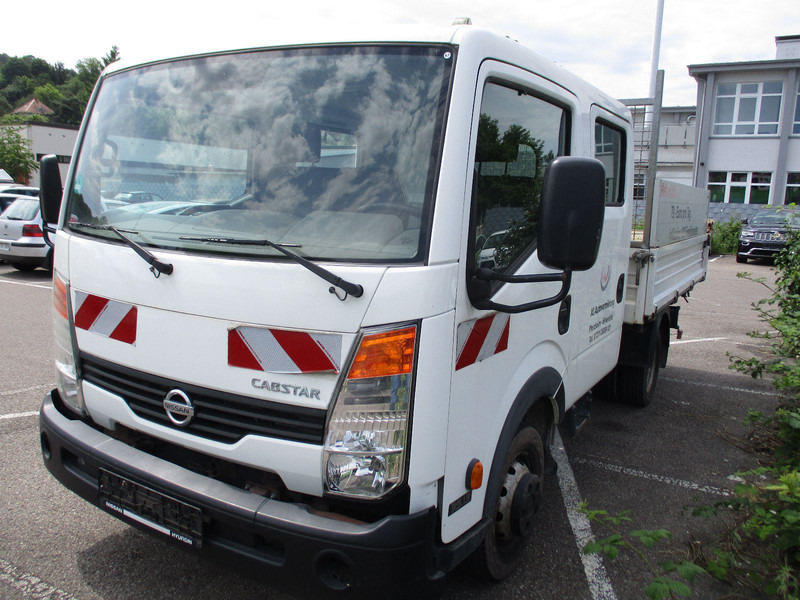 Nissan Cabstar Cabstar 35.XX Doppelkabine - Platós teherautó: 1 kép. Nissan Cabstar Cabstar 35.XX Doppelkabine - Platós teherautó: 1 kép.