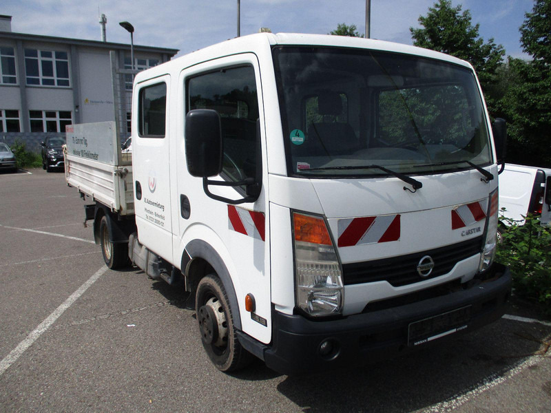Nissan Cabstar Cabstar 35.XX Doppelkabine - Platós teherautó: 2 kép. Nissan Cabstar Cabstar 35.XX Doppelkabine - Platós teherautó: 2 kép.