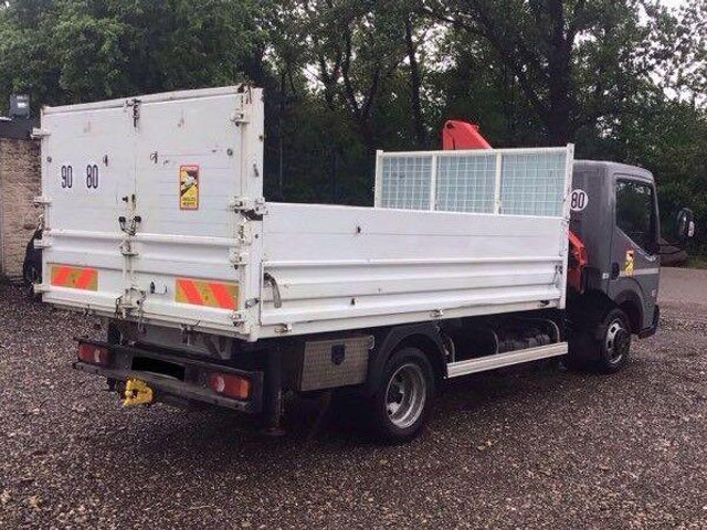 Nissan NT400 - Tipper+crane - Billenőplatós teherautó, Darus autó: 3 kép. Nissan NT400 - Tipper+crane - Billenőplatós teherautó, Darus autó: 3 kép.