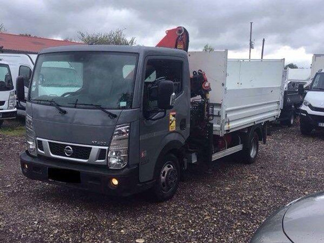 Nissan NT400 - Tipper+crane - Billenőplatós teherautó, Darus autó: 1 kép. Nissan NT400 - Tipper+crane - Billenőplatós teherautó, Darus autó: 1 kép.