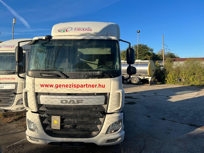 DAF 460 - Nyergesvontató: 2 kép. DAF 460 - Nyergesvontató: 2 kép.