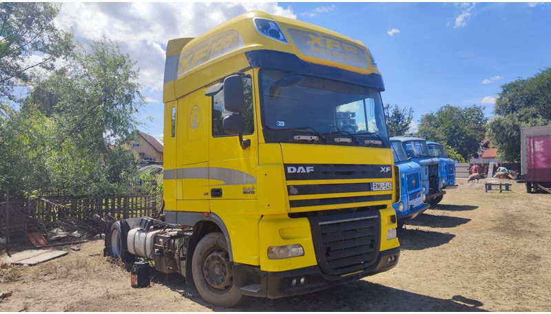 DAF XF 105.410 Tractor Lowdeck - MEGA - Nyergesvontató: 1 kép. DAF XF 105.410 Tractor Lowdeck - MEGA - Nyergesvontató: 1 kép.