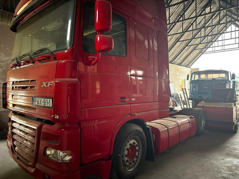 DAF XF 105.460 Lowdeck - MEGA - Nyergesvontató: 2 kép. DAF XF 105.460 Lowdeck - MEGA - Nyergesvontató: 2 kép.