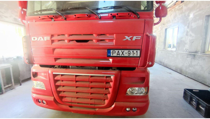 DAF XF 105.460 Lowdeck - MEGA - Nyergesvontató: 3 kép. DAF XF 105.460 Lowdeck - MEGA - Nyergesvontató: 3 kép.