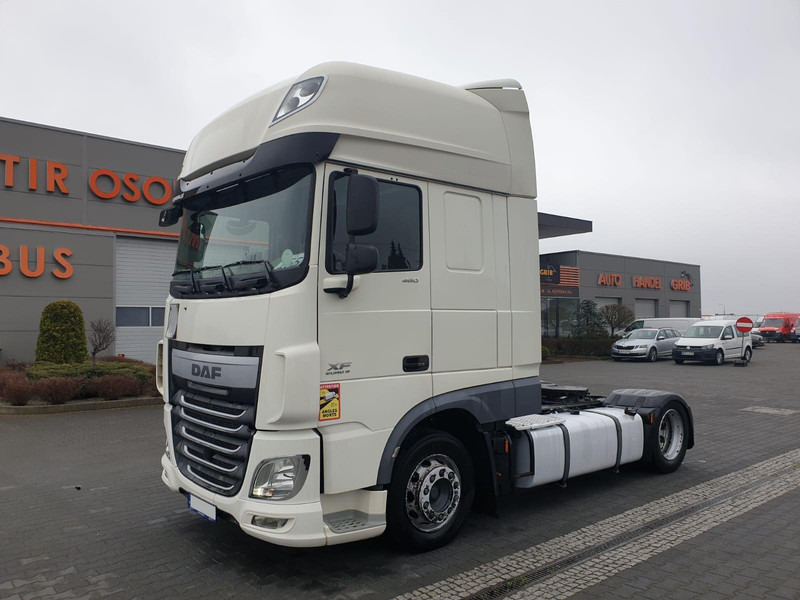 DAF XF 106 460 EURO 6 SSC LOW DECK - Nyergesvontató: 2 kép. DAF XF 106 460 EURO 6 SSC LOW DECK - Nyergesvontató: 2 kép.