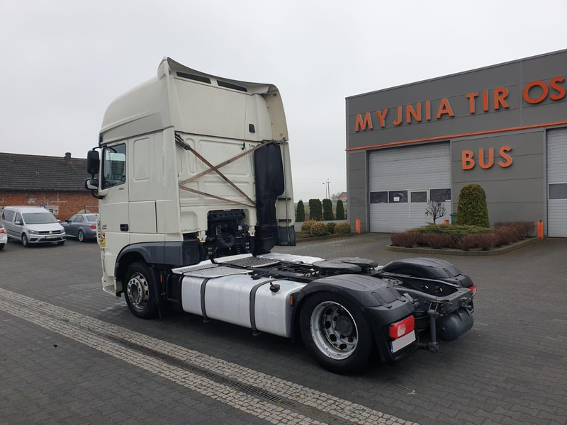 DAF XF 106 460 EURO 6 SSC LOW DECK - Nyergesvontató: 3 kép. DAF XF 106 460 EURO 6 SSC LOW DECK - Nyergesvontató: 3 kép.