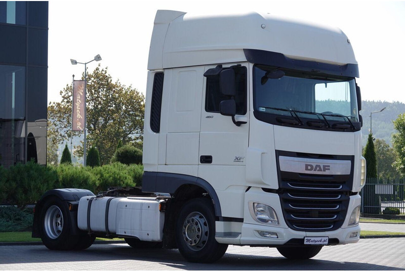 DAF XF 460 / MANUAL / STANDARD / SUPER SPACE CAB / EURO 6 - Nyergesvontató: 1 kép. DAF XF 460 / MANUAL / STANDARD / SUPER SPACE CAB / EURO 6 - Nyergesvontató: 1 kép.