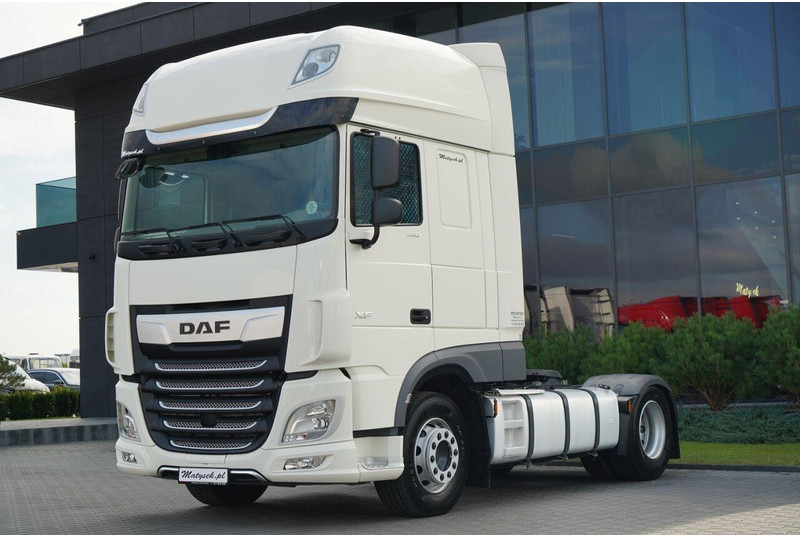 DAF XF 480 - Nyergesvontató: 2 kép. DAF XF 480 - Nyergesvontató: 2 kép.