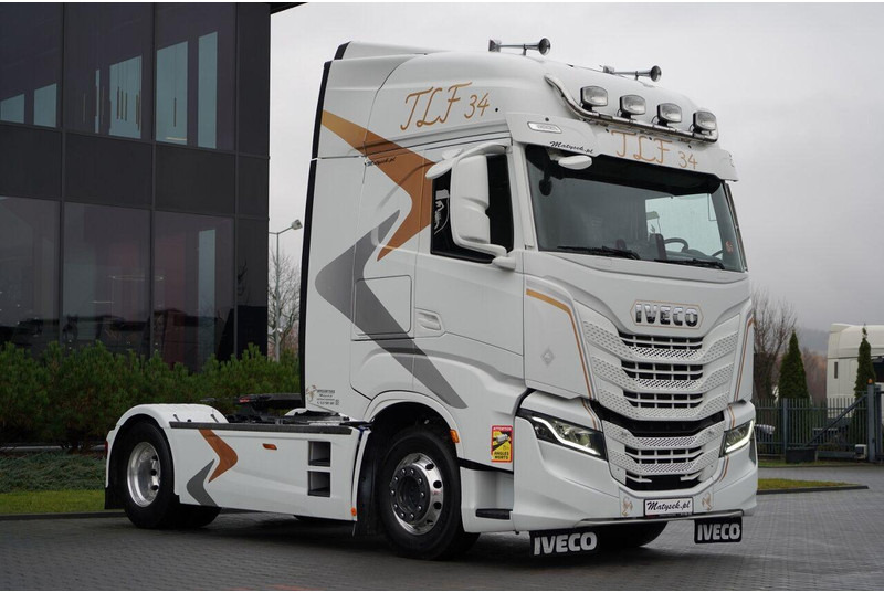 Iveco S-WAY / 530 / RETARDER / I-PARK COOL / FULL AIRMATIC / OPONY 10 - Nyergesvontató: 1 kép. Iveco S-WAY / 530 / RETARDER / I-PARK COOL / FULL AIRMATIC / OPONY 10 - Nyergesvontató: 1 kép.