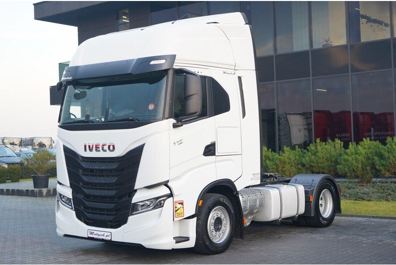 Iveco S-WAY / 530 / RETARDER / I-PARK COOL / - Nyergesvontató: 2 kép. Iveco S-WAY / 530 / RETARDER / I-PARK COOL / - Nyergesvontató: 2 kép.