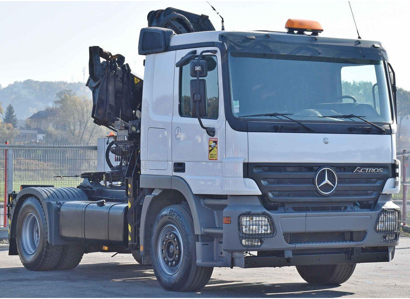 Mercedes-Benz ACTROS 1844 - Nyergesvontató: 3 kép. Mercedes-Benz ACTROS 1844 - Nyergesvontató: 3 kép.