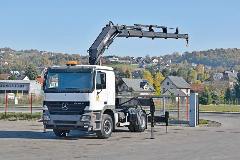 Mercedes-Benz ACTROS 1844 - Nyergesvontató: 2 kép. Mercedes-Benz ACTROS 1844 - Nyergesvontató: 2 kép.