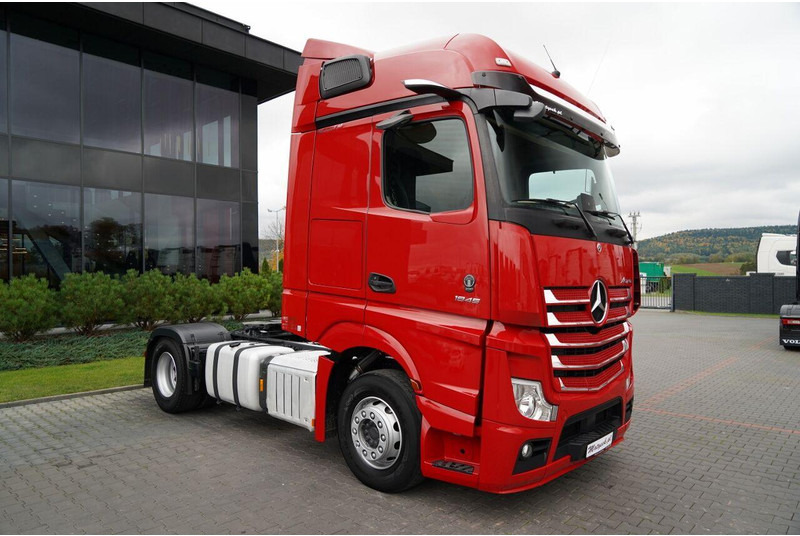 Mercedes-Benz ACTROS 1845 - Nyergesvontató: 3 kép. Mercedes-Benz ACTROS 1845 - Nyergesvontató: 3 kép.