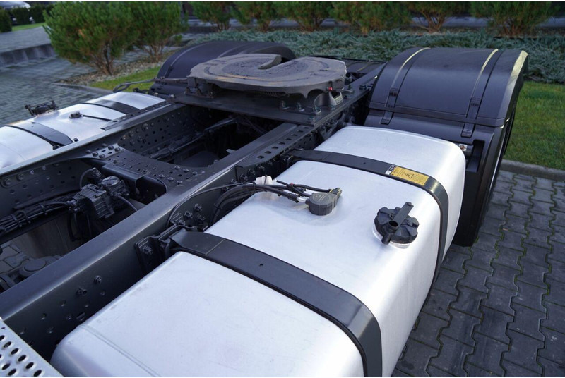 Nyergesvontató Mercedes-Benz ACTROS 1845: 12 kép.