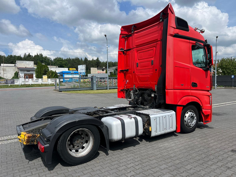Mercedes-Benz ACTROS 1845 MP4 1.HAND RETARDER XENON LOW DECK - Nyergesvontató: 4 kép. Mercedes-Benz ACTROS 1845 MP4 1.HAND RETARDER XENON LOW DECK - Nyergesvontató: 4 kép.