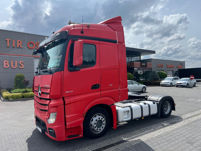 Mercedes-Benz ACTROS 1845 MP4 1.HAND RETARDER XENON LOW DECK - Nyergesvontató: 2 kép. Mercedes-Benz ACTROS 1845 MP4 1.HAND RETARDER XENON LOW DECK - Nyergesvontató: 2 kép.
