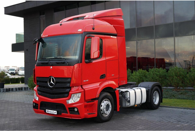 Mercedes-Benz ACTROS 1845 / STREAM SPACE - Nyergesvontató: 2 kép. Mercedes-Benz ACTROS 1845 / STREAM SPACE - Nyergesvontató: 2 kép.