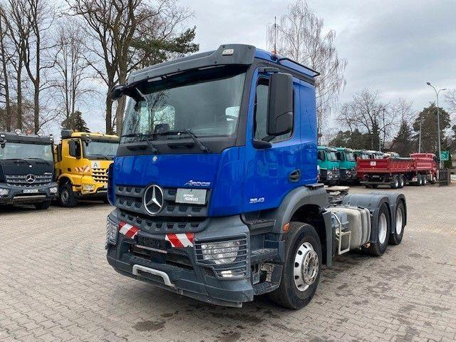 Mercedes-Benz AROCS 2643 6X4 EURO 6 SATTELZUG - Nyergesvontató: 2 kép. Mercedes-Benz AROCS 2643 6X4 EURO 6 SATTELZUG - Nyergesvontató: 2 kép.