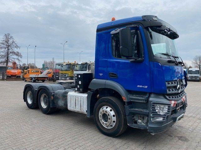 Mercedes-Benz AROCS 2643 6X4 EURO 6 SATTELZUG - Nyergesvontató: 4 kép. Mercedes-Benz AROCS 2643 6X4 EURO 6 SATTELZUG - Nyergesvontató: 4 kép.