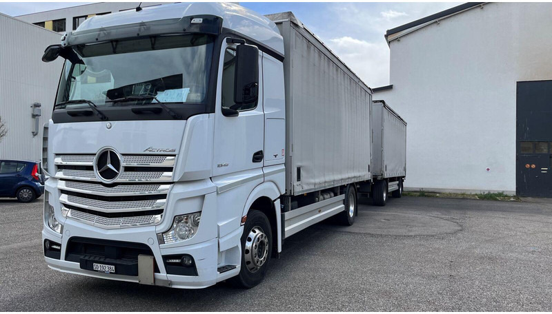 Mercedes-Benz Actros 1845 - Nyergesvontató: 1 kép. Mercedes-Benz Actros 1845 - Nyergesvontató: 1 kép.