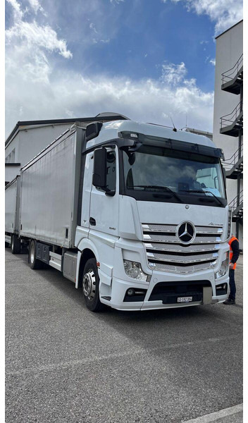 Mercedes-Benz Actros 1845 - Nyergesvontató: 2 kép. Mercedes-Benz Actros 1845 - Nyergesvontató: 2 kép.